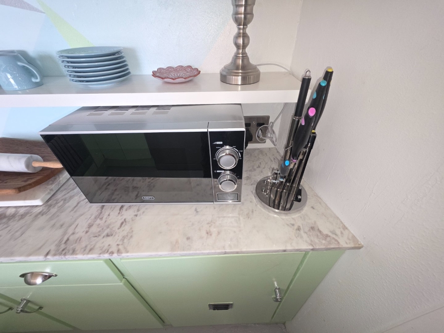 2 Bedroom Property for Sale in Vredehoek Western Cape